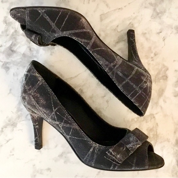 Vaneli di notte Black and Platinum Metallic Plaid Peep-Toe Heels - Picture 10 of 11